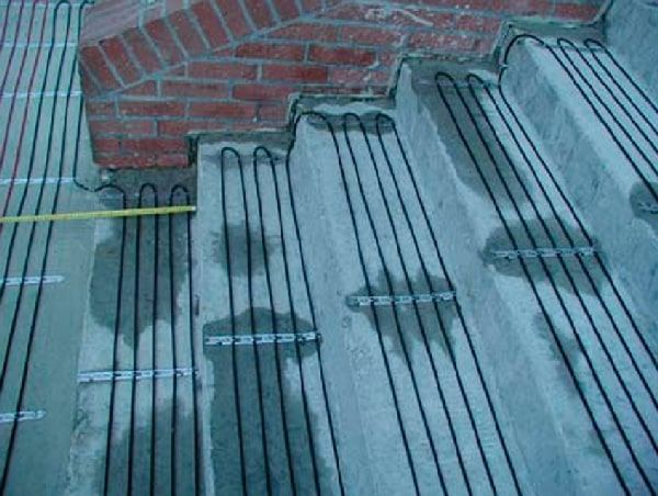 Монтаж DEVIsafe 20Т на лестнице